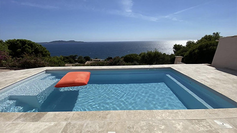 Vente de piscine coque à fond plat en Gironde